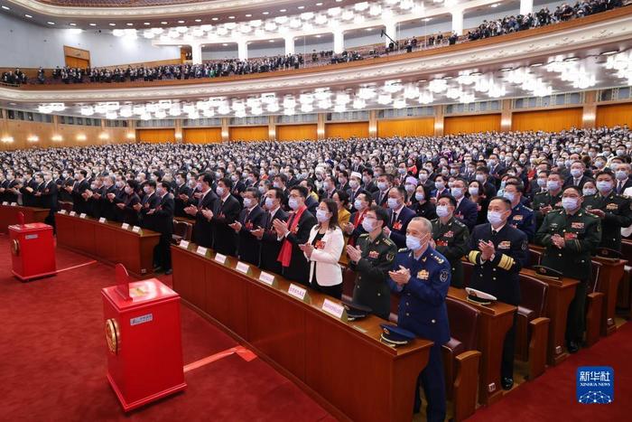 十四屆全國人大一次會(huì)議舉行第五次全體會(huì)議